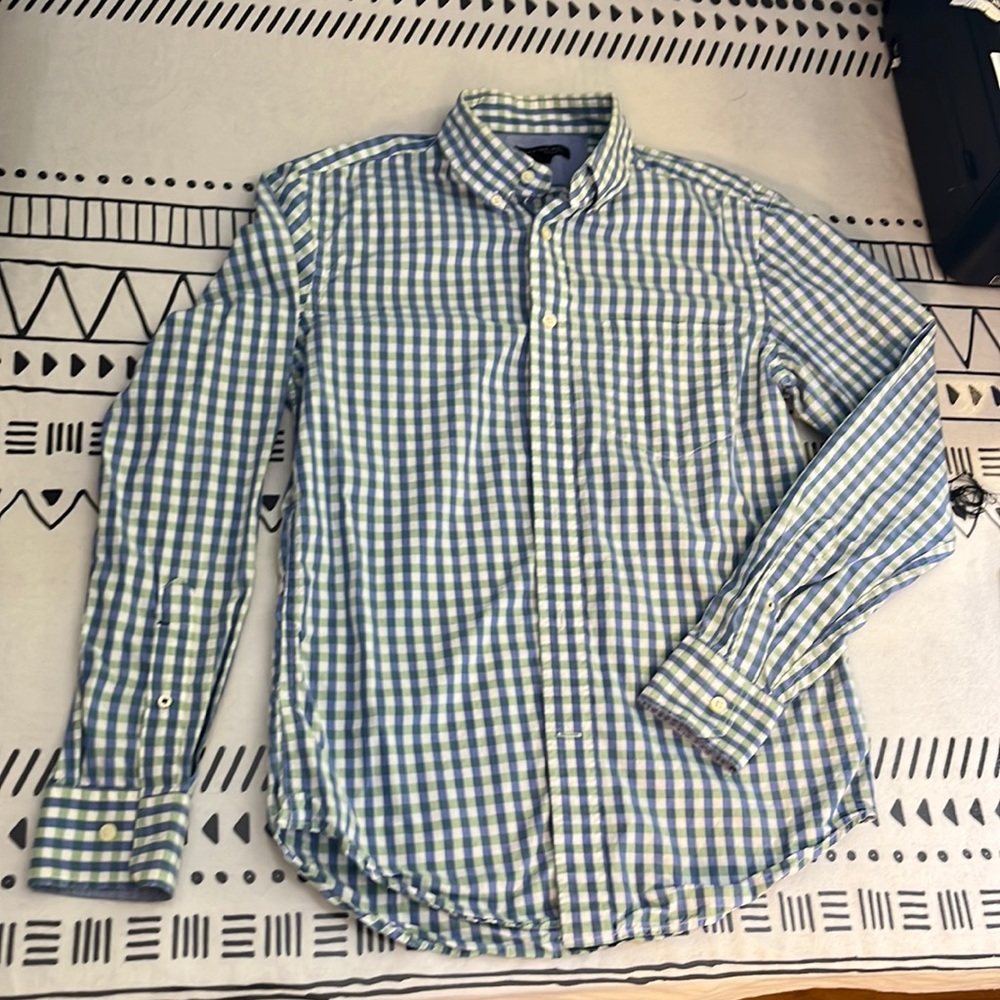 Banana Republic soft wash tailored, slim fit button up. Small.
